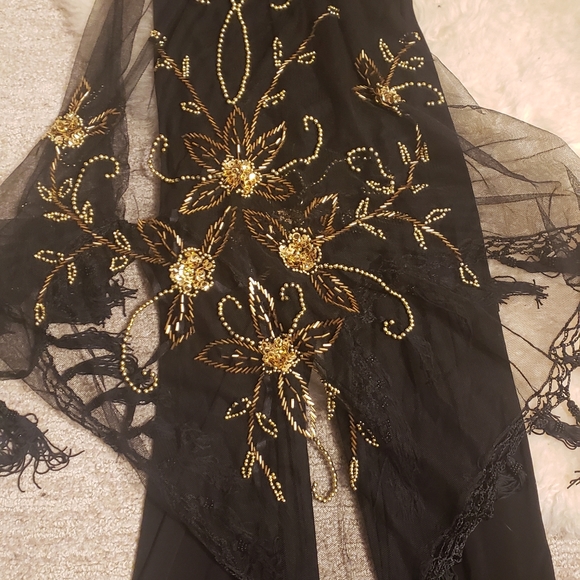 Beautiful one piece suite silky soft fabric - Picture 3 of 5